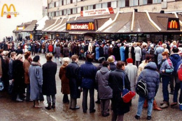 Vezi care este cel mai aglomerat McDonald's din lume